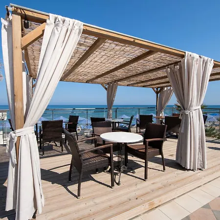Hydramis Palace Resort