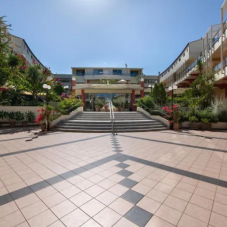 Hydramis Palace Resort